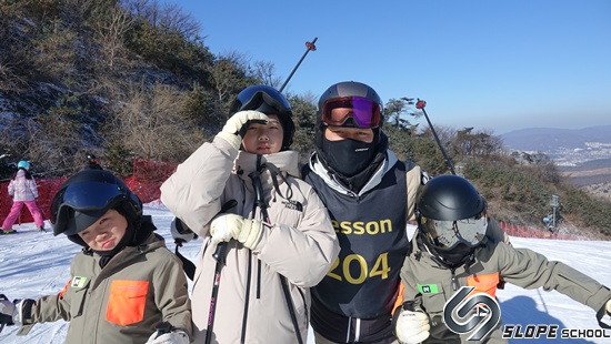 69704439d8a742580221